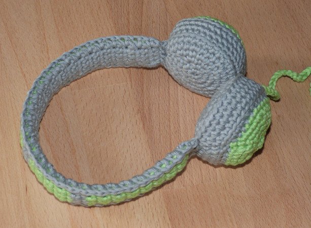 Crochet pattern "ear-phones" for children and dolls