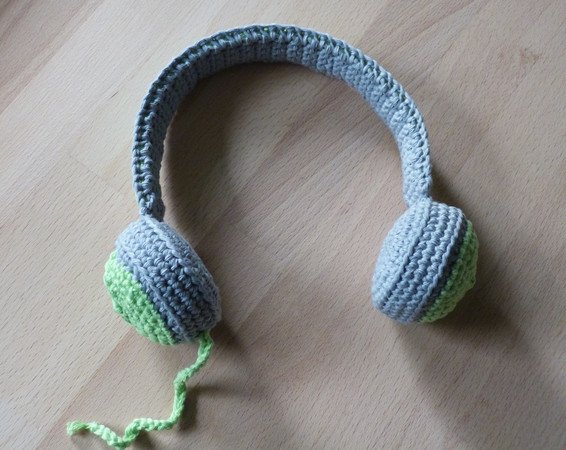Crochet pattern "ear-phones" for children and dolls