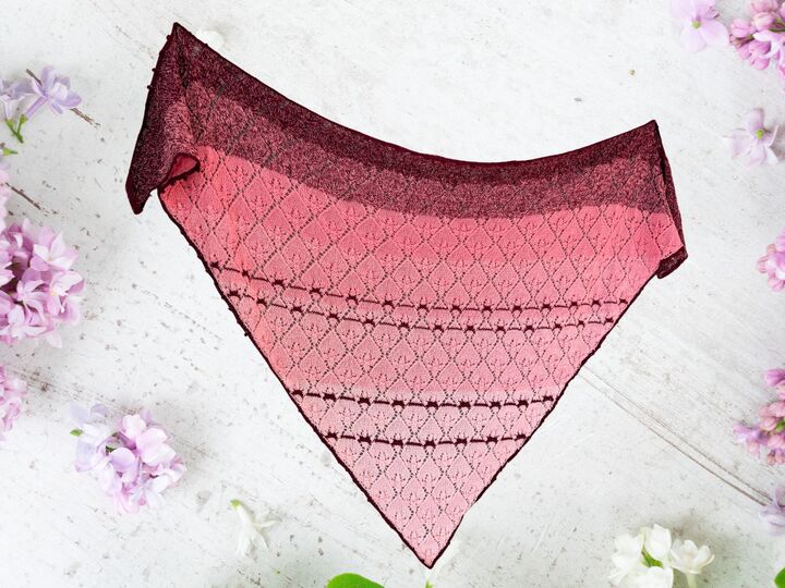 Strickanleitung für Dreieckstuch Fliederknospen