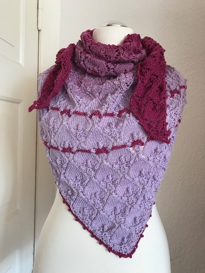 Strickanleitung für Dreieckstuch Fliederknospen