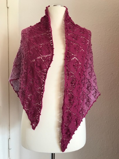 Strickanleitung für Dreieckstuch Fliederknospen