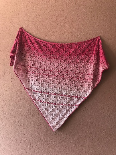 Strickanleitung für Dreieckstuch Fliederknospen