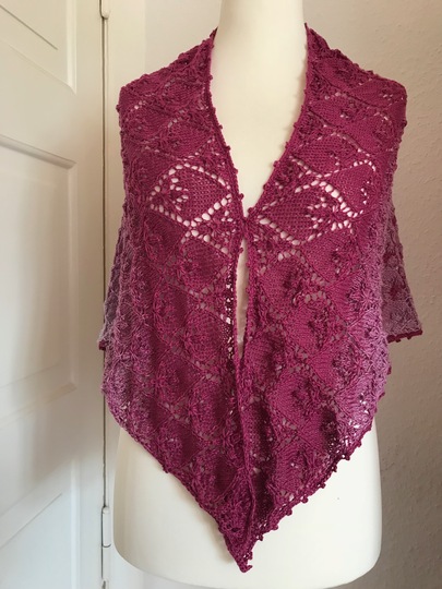 Strickanleitung für Dreieckstuch Fliederknospen