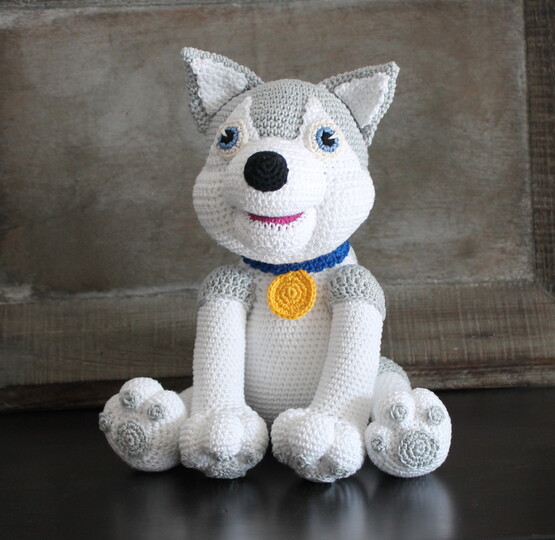 Husky häkeln – Hündin Grace mit Halsband und Anhänger (DE & EN)