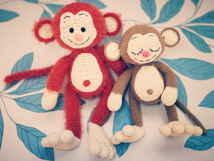 Drollige Äffchen zum Spielen und Schmusen