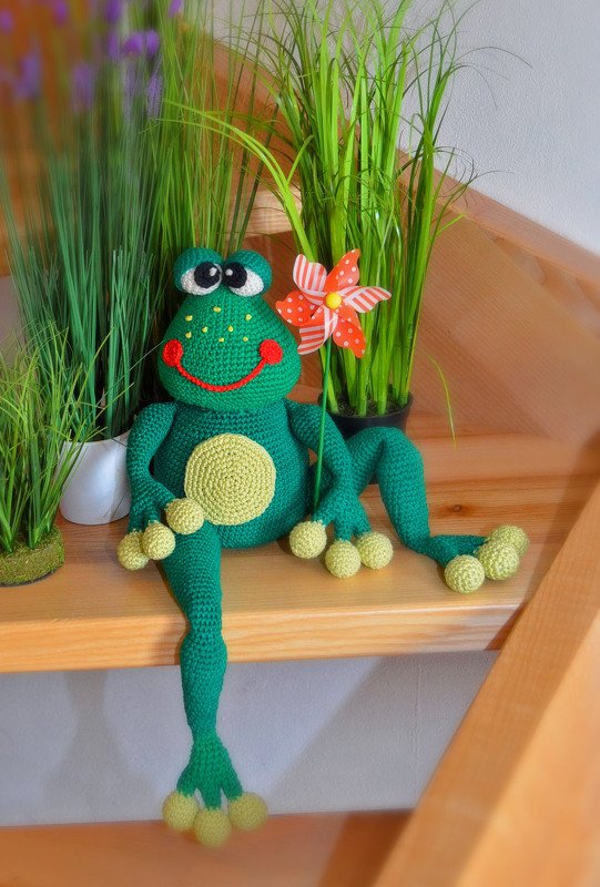 Frosch HOPPSL XL Kantenhocker Treppenhocker oder Kuscheltier Türstopper Frühlingsdeko