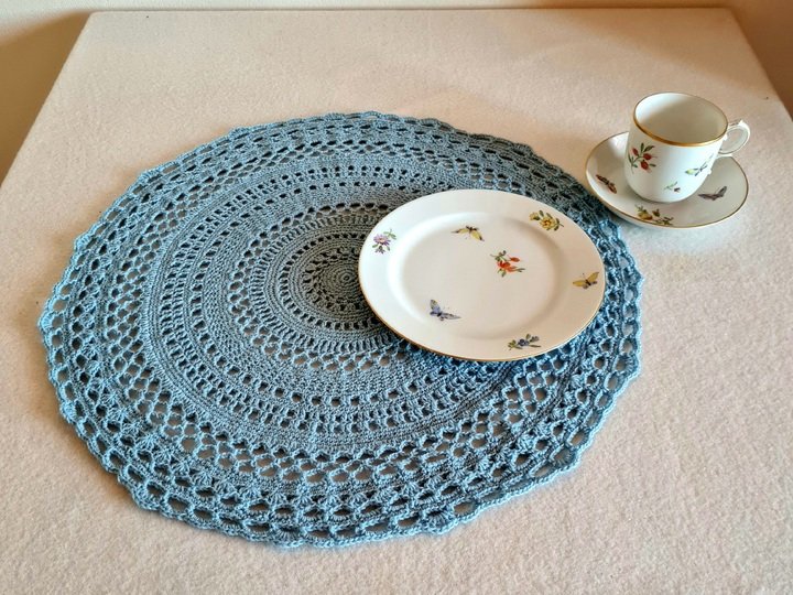 Midori Häkelanleitung: Kreiere eine elegante Tischdecke