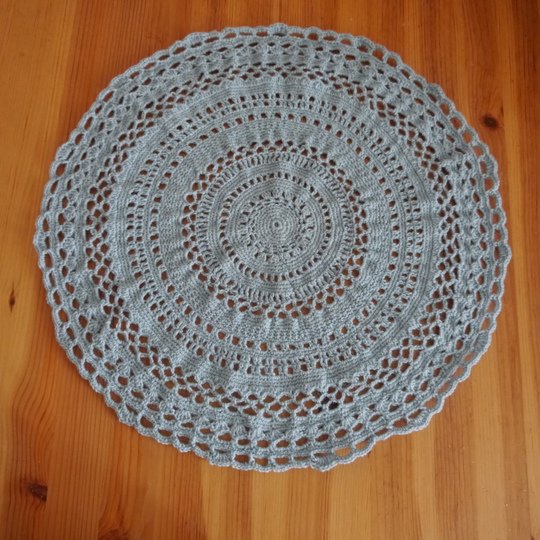 Midori Häkelanleitung: Kreiere eine elegante Tischdecke