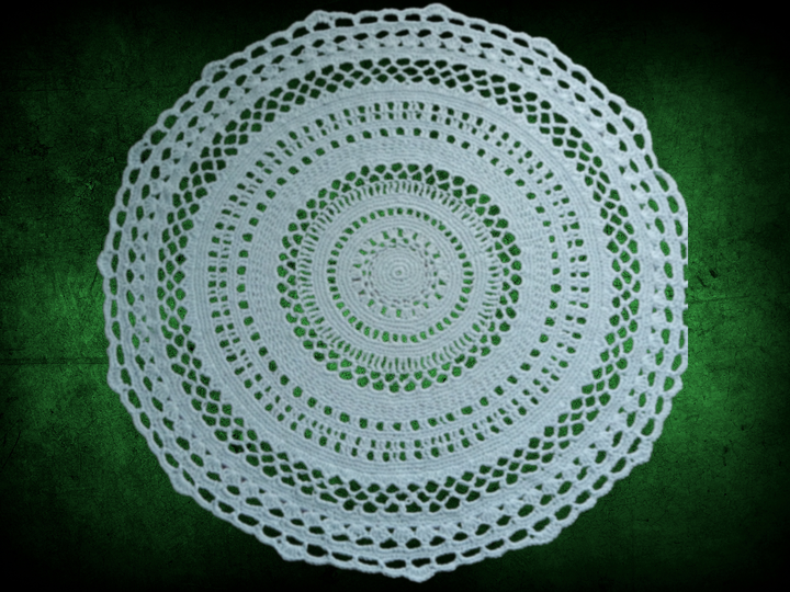 Midori Häkelanleitung: Kreiere eine elegante Tischdecke