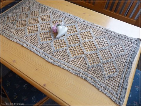 "Tafelini 1.0" gehäkelter Tischläufer / Tischdecke