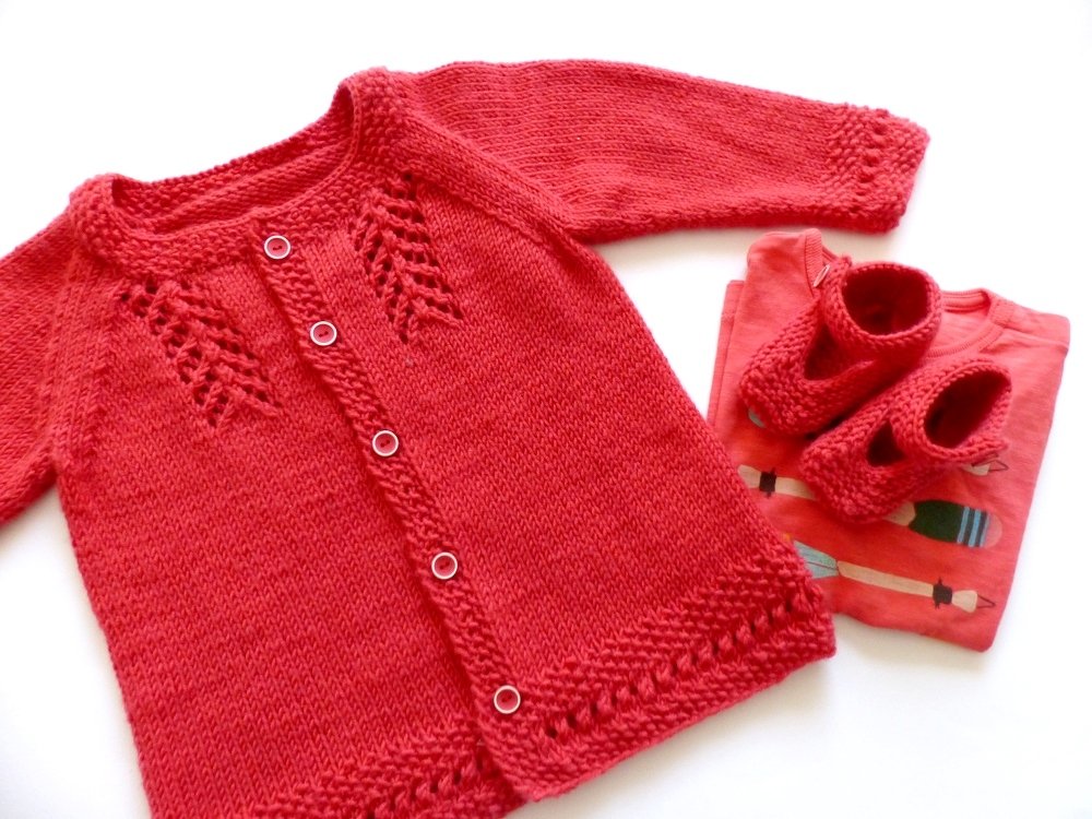 Strickanleitung Kindejacke Lochmuster Raglan, Größe 50/56, 62/68, 74/80