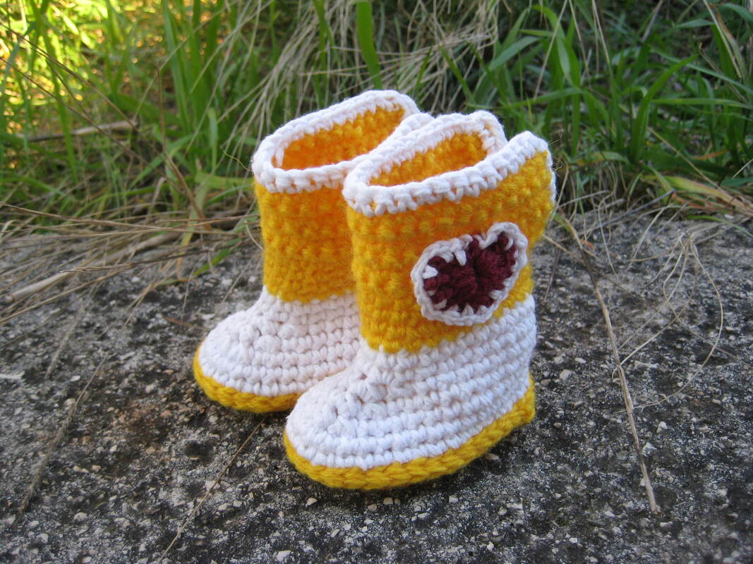 Yellow baby booties - Image 5