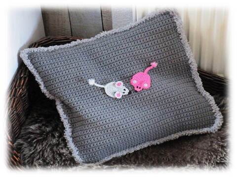 Häkelanleitung Kissen mit Mausapplikation