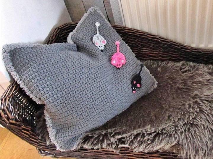 Häkelanleitung Kissen mit Mausapplikation