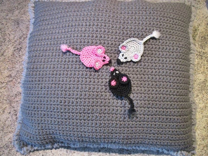 Häkelanleitung Kissen mit Mausapplikation