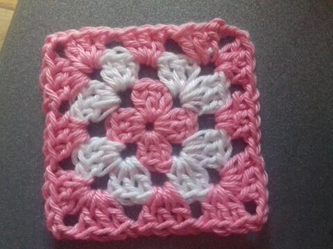 Rosa weiß Granny Square Häkelanleitung