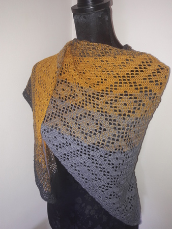 Triangular Shawl "Rhombuses" crochet pattern