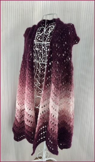 Tuchweste "Explosion" mit 1 BOBBEL-MOHAIR von Woolly Hugs gehäkelt