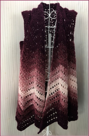 Tuchweste "Explosion" mit 1 BOBBEL-MOHAIR von Woolly Hugs gehäkelt