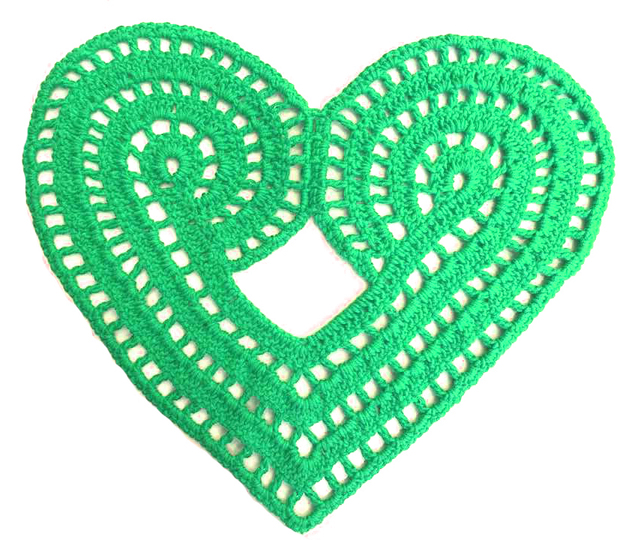 Großes Häkelherz..... ein schönes Tisch-oder Platzdeckchen