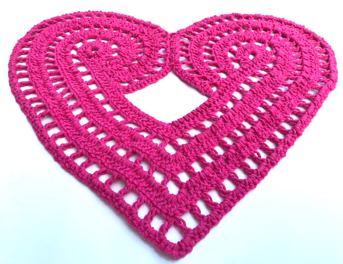 Großes Häkelherz..... ein schönes Tisch-oder Platzdeckchen