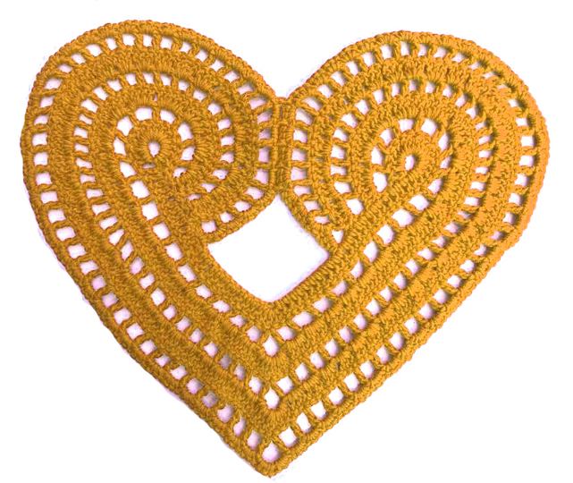 Großes Häkelherz..... ein schönes Tisch-oder Platzdeckchen