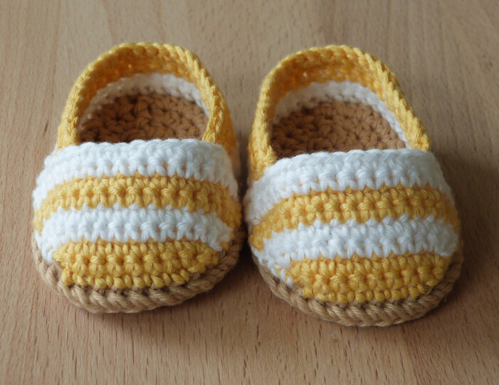 Crochet pattern for cute doll espadrilles and clogs