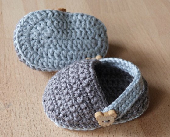 Crochet pattern for cute doll's espadrilles and clogs