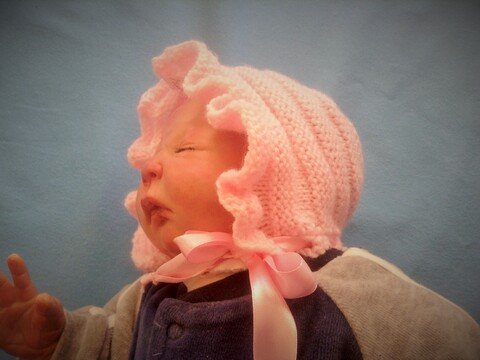 Strickanleitung Babyhaube mit Rüsche Gr. 35/40 und 40/45