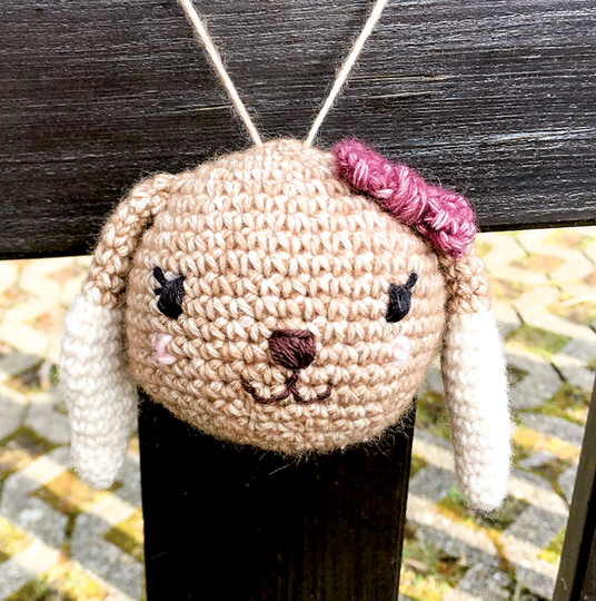 Osterhase Pauline Dekokugel - Häkelanleitung