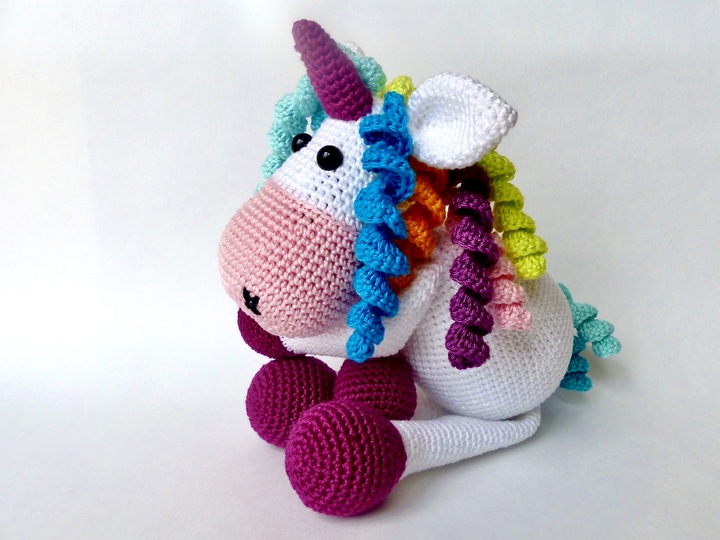 Unicorn Mathilde (music box) - crochet pattern