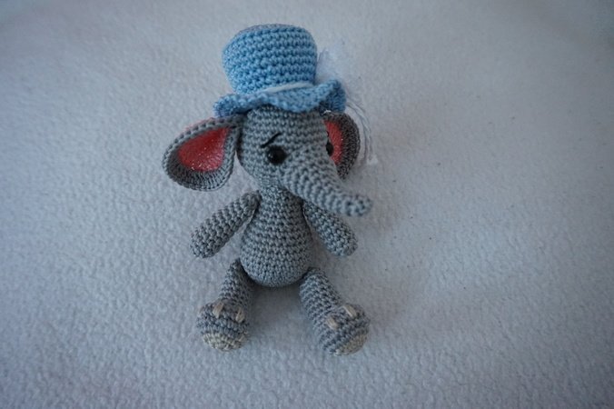 Little elephant crochet pattern