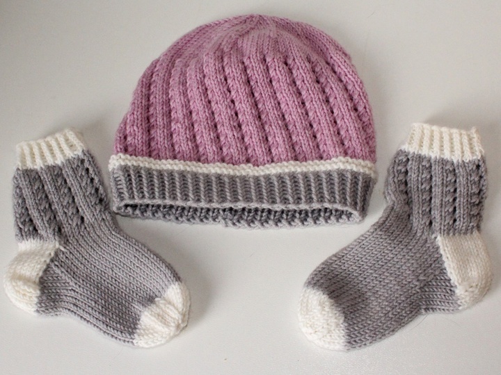 Strickanleitung Babyset, Mütze und Socken, ca. 2 - 8 Monate, Sohlenlänge ca. 12 cm