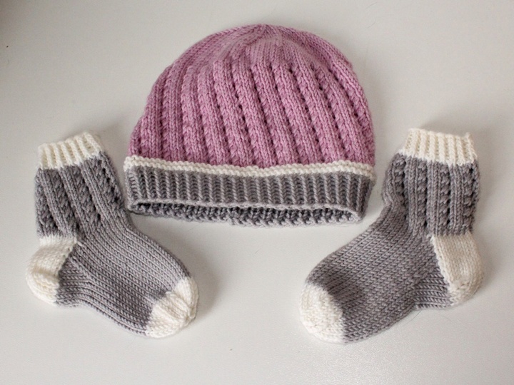 Strickanleitung Babyset, Mütze und Socken, ca. 2 - 8 Monate, Sohlenlänge ca. 12 cm