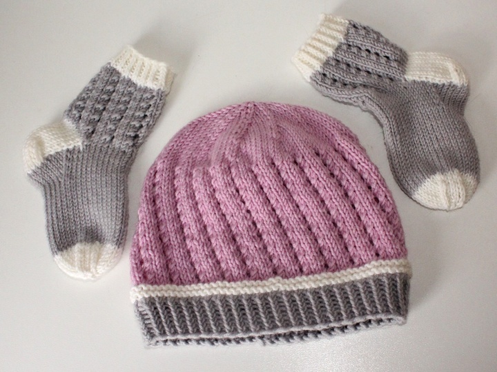 Strickanleitung Babyset, Mütze und Socken, ca. 2 - 8 Monate, Sohlenlänge ca. 12 cm