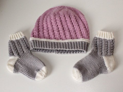 Strickanleitung Babyset, Mütze und Socken, ca. 2 - 8 Monate, Sohlenlänge ca. 12 cm