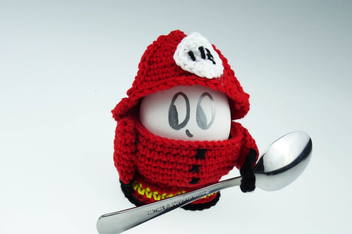 Eierwärmer Feuerwehrmann und Polizist Häkelanleitung Amigurumi - Bild 3