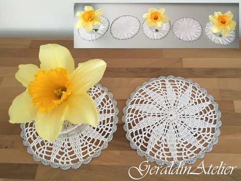 Edle, kleine Untersetzer in weiss mit Silberkante