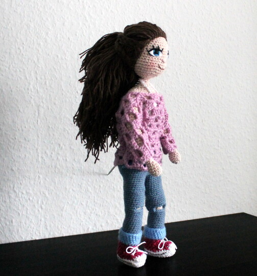 Crochet a Doll – a Poseable Doll with Clothes to Change (EN & DE)
