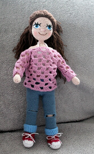 Crochet a Doll – a Poseable Doll with Clothes to Change (EN & DE)