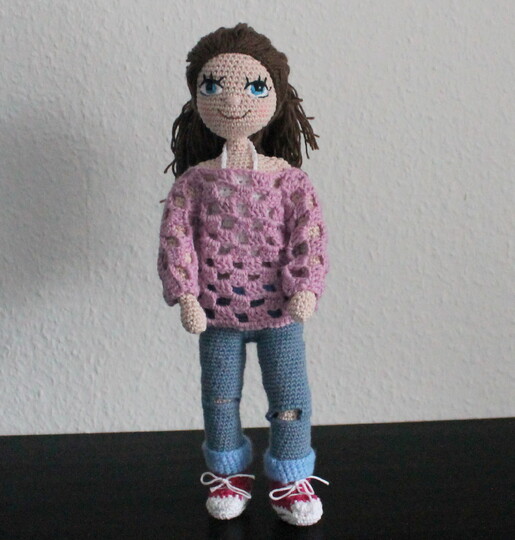 Crochet a Doll – a Poseable Doll with Clothes to Change (EN & DE)