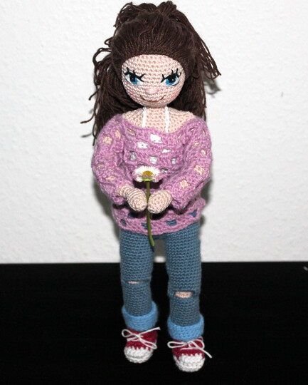 Crochet a Doll – a Poseable Doll with Clothes to Change (EN & DE)