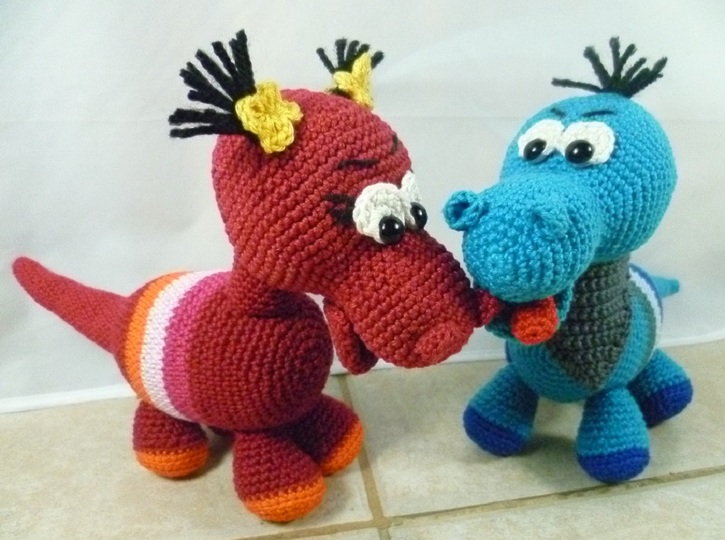 Häkelanleitung für ein Dinopärchen