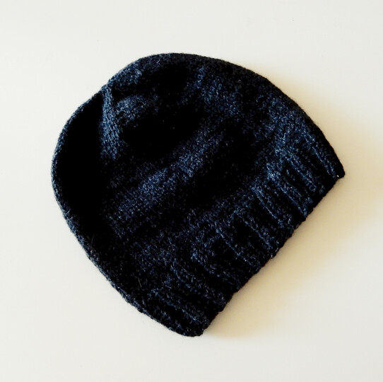 Gestrickte Damenmütze "BB"