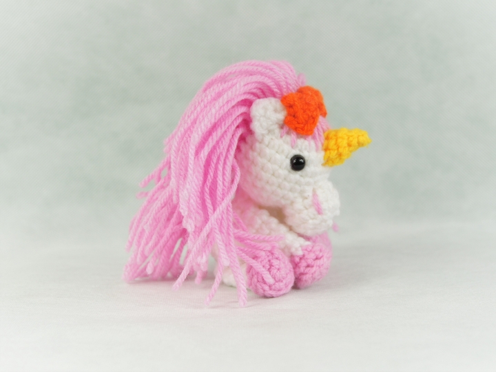 Kleines Einhorn häkeln, Häkelanleitung mit Häkelschrift