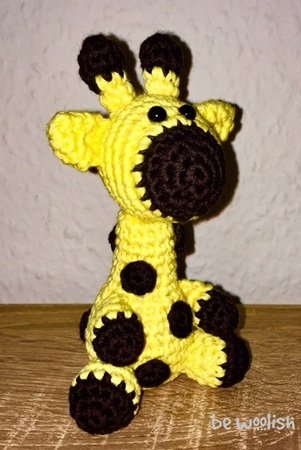 kleine Giraffe - Schlüsselanhänger / Taschenbaumler / Glücksbringer - Häkelanleitung