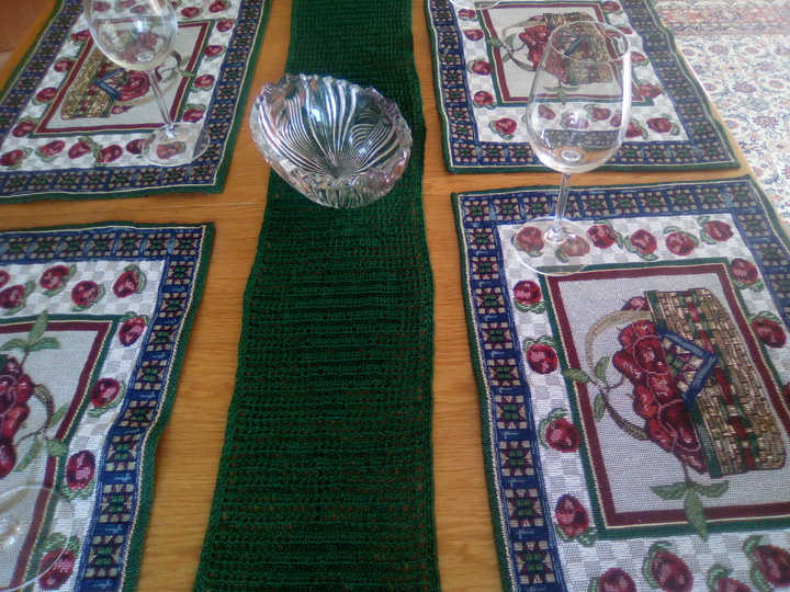 Häkelanleitung Tischläufer Weinrebe