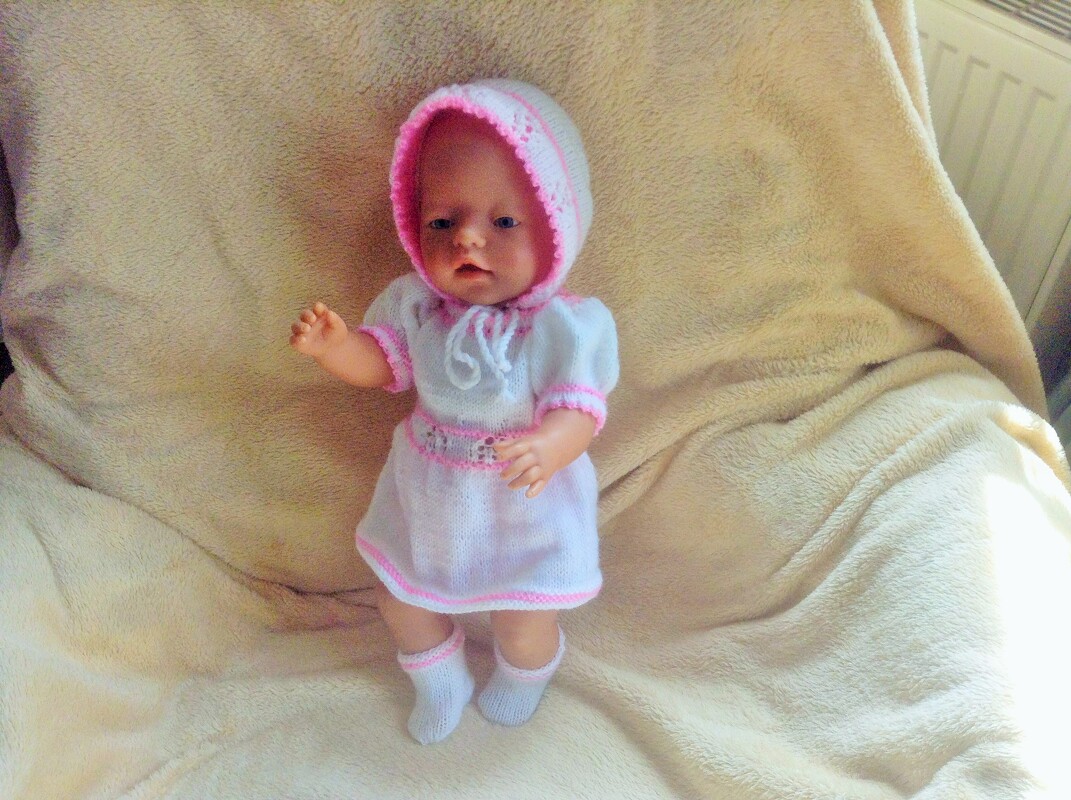 Strickanleitung für Puppen 40/45 cm Kleidchen,Mütze,Hose,Socken