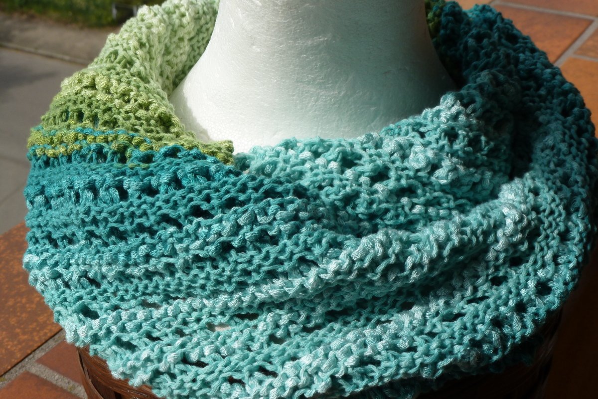 Sommerloop gestrickt mit schrägem Lochmuster