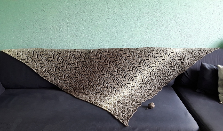 Tuch "Leaves-Stripes" mit SKY von Woolly Hugs gestrickt